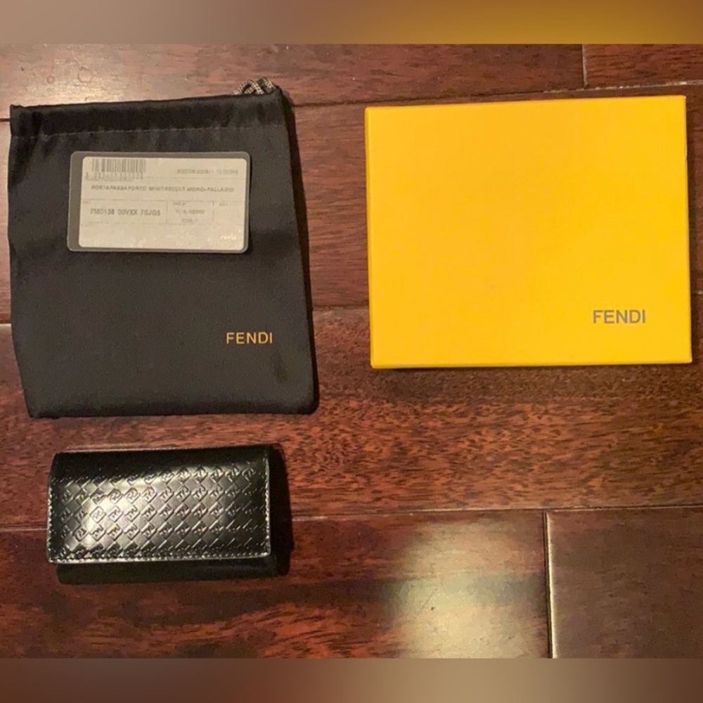 Auth NEW FENDI KEY WALLET RARE EMBOSSED MICRO LOGO BLACK leather card Box New